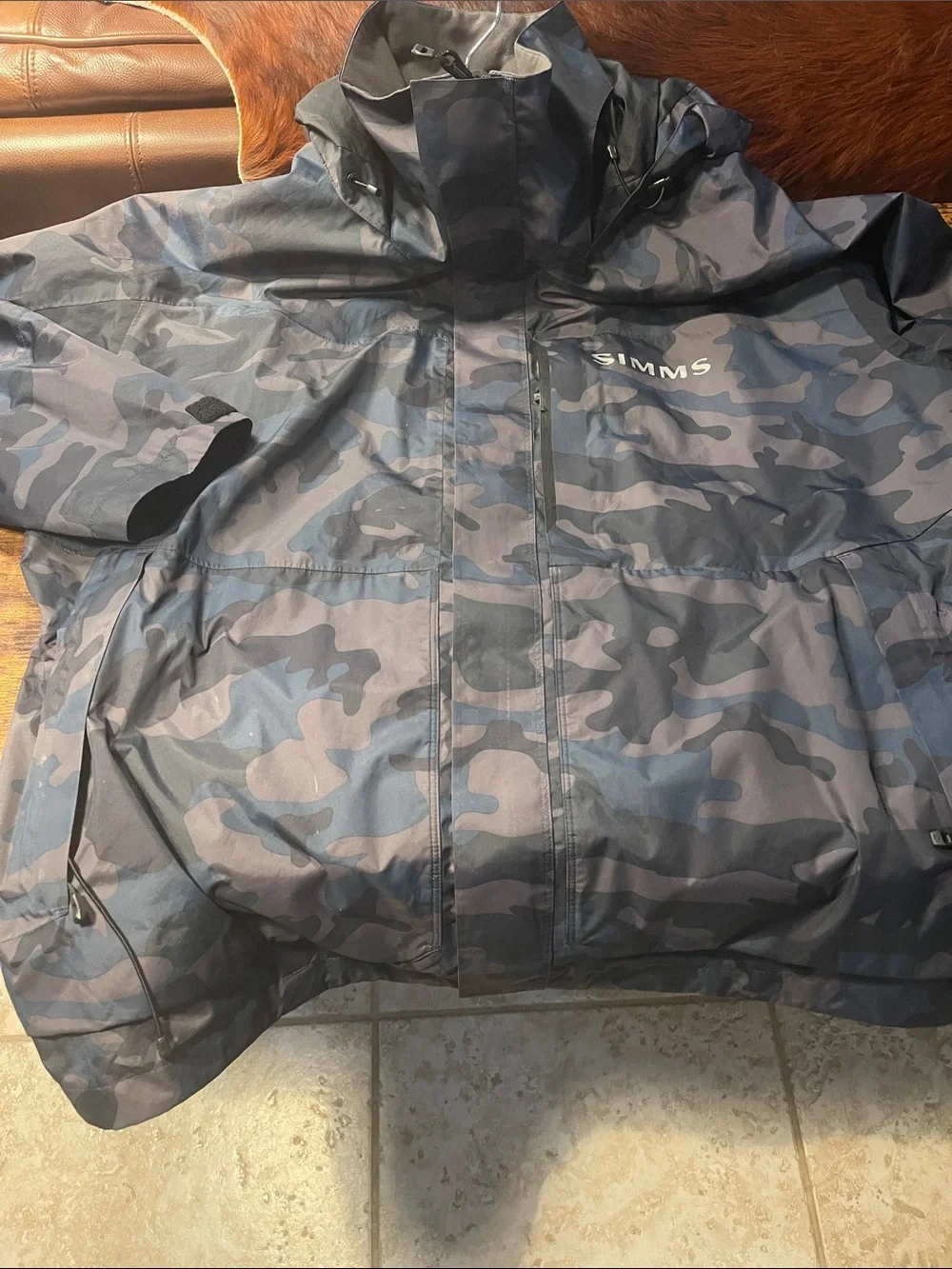 Simms Challenger Men's Wading Rain Jacket in Charcoal Camo